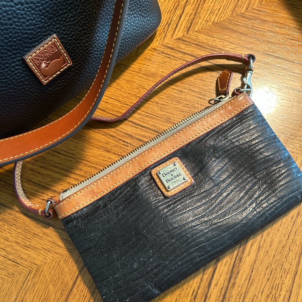 Dooney & Bourke Black & Brown Messenger Shoulder Bag wi/Wristlet Pebbled Leather - Picture 13 of 14